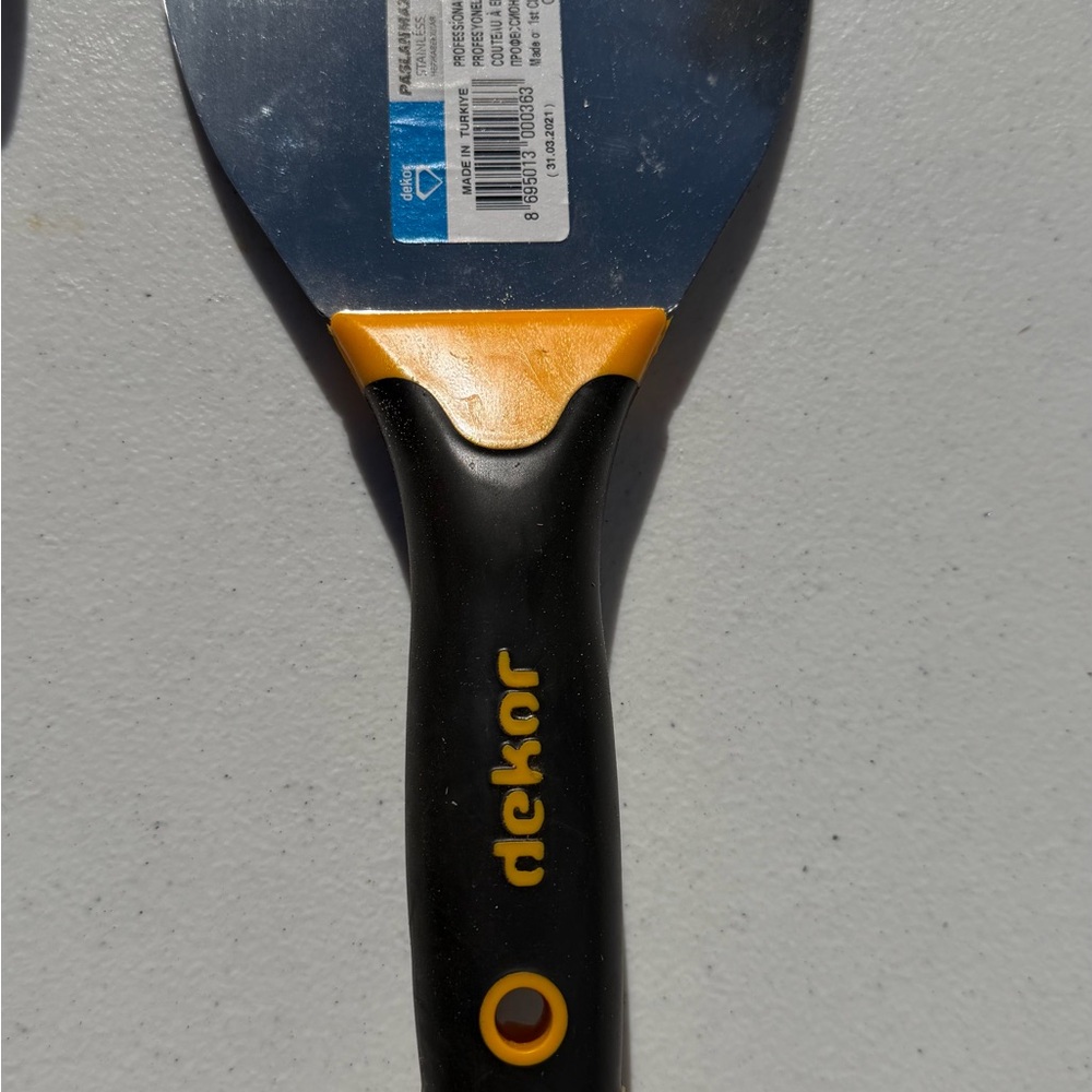Dekor Black and Orange Spatula